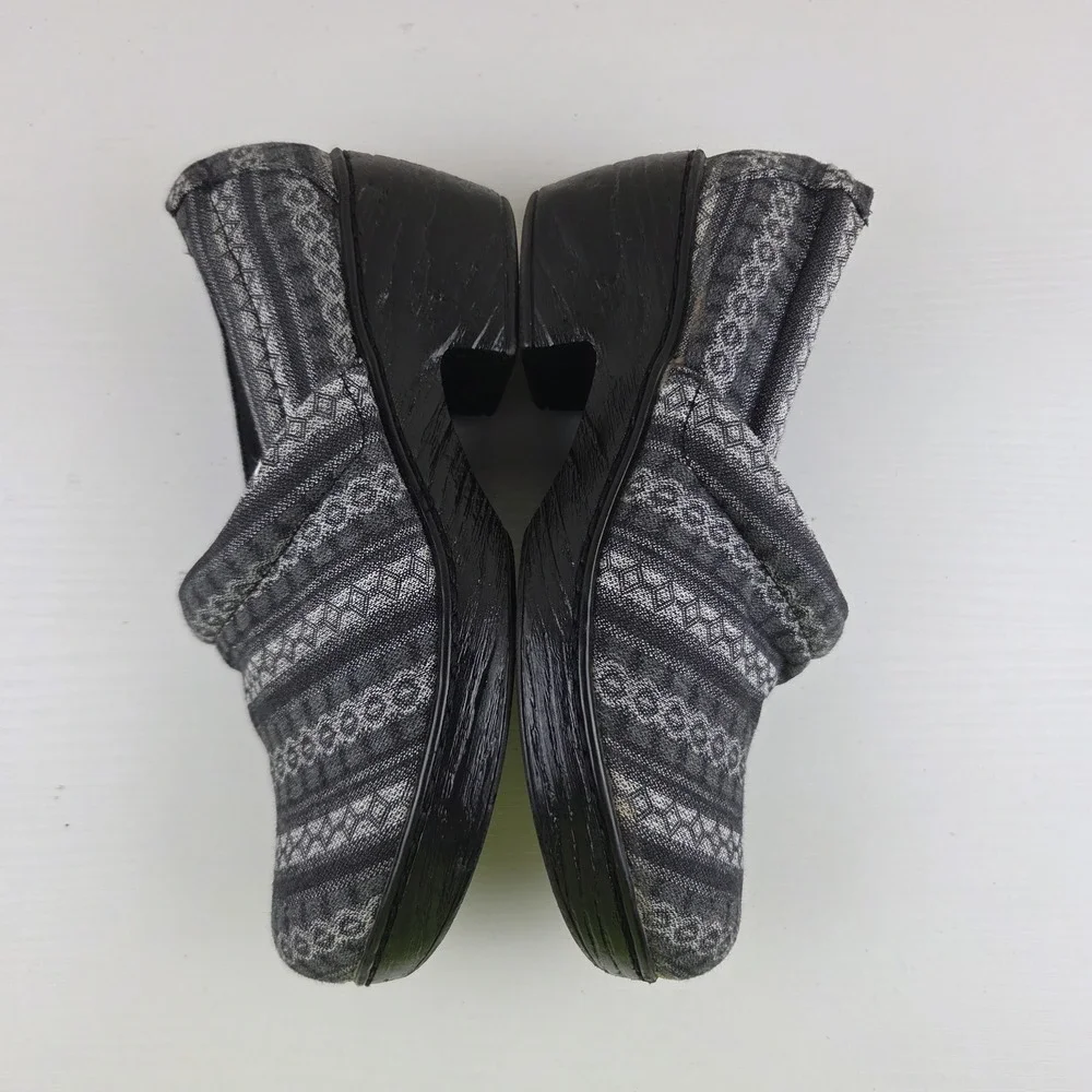 Born B.O.C. Gray/Black Slip On Fabric Clogs Heels Mules Women's Size 8 M